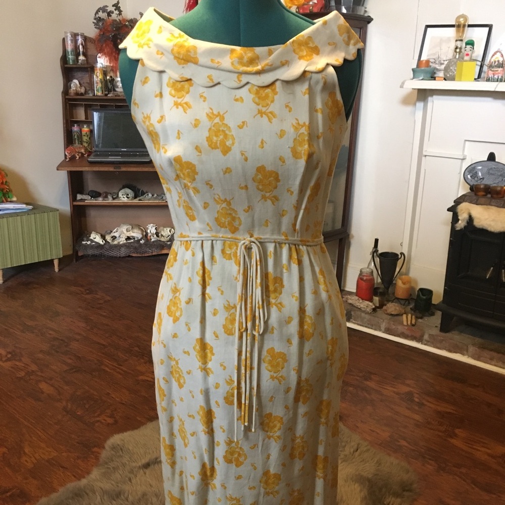 Vintage Floral Wiggle Dress